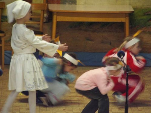 Hraje celá dědina aneb S veselou myslí na nesmysly. - 18.3.2006